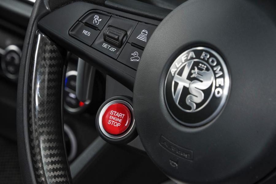  Alfa Romeo Stelvio Quadrifoglio (949) 2019 года  (ZA) (фото 24 из 42)